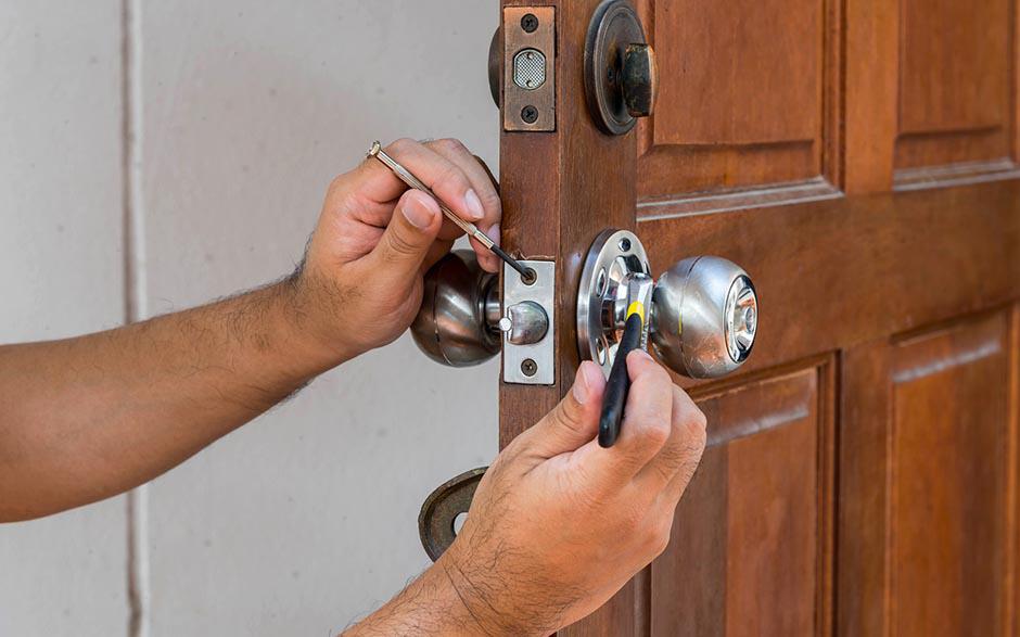 faire appel à un serrurier Paris 8